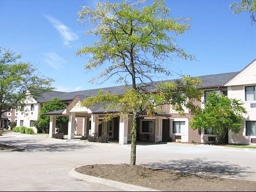 Super 8 By Wyndham Clive Ia Motel Bagian luar foto