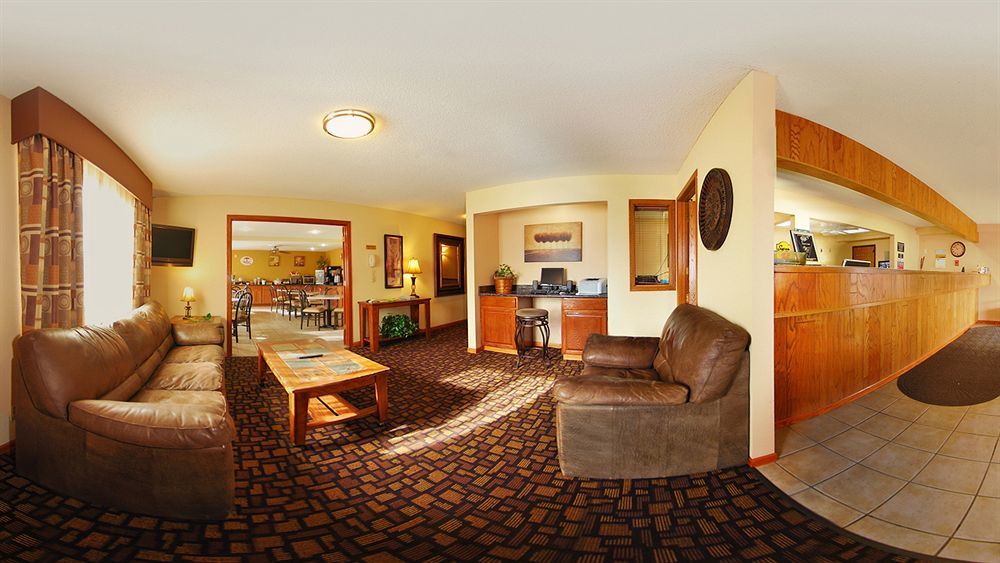 Super 8 By Wyndham Clive Ia Motel Bagian luar foto