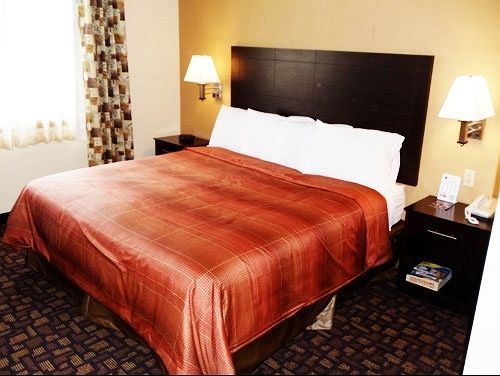 Super 8 By Wyndham Clive Ia Motel Bagian luar foto